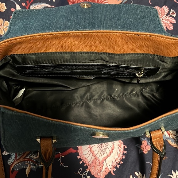 Guess Purse - Picture 2 of 4